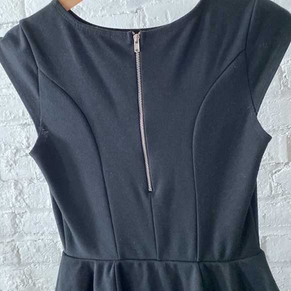 Black peplum dress - Picture 3 of 4